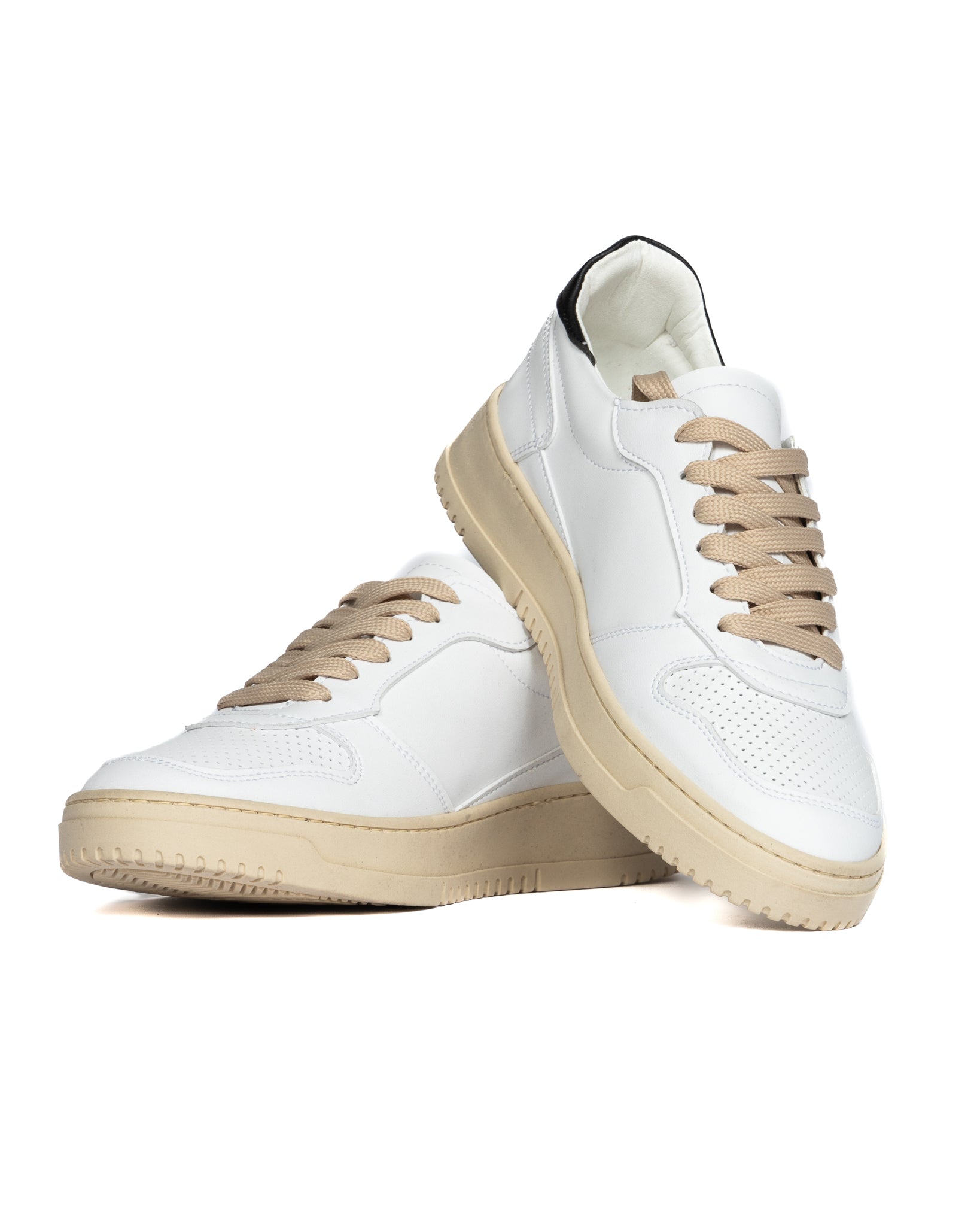S07 - sneakers in pelle bianca dettagli neri