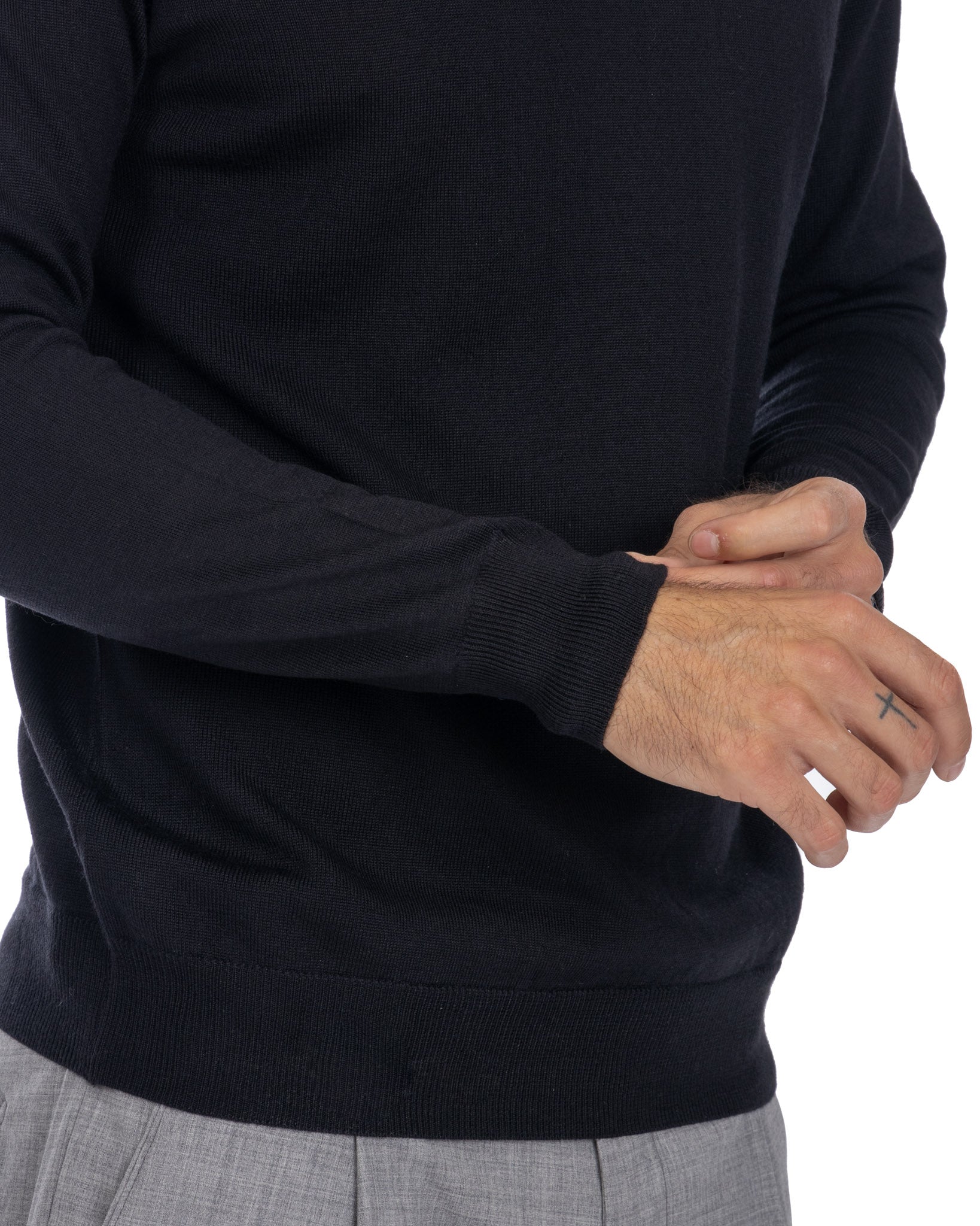 Furore crewneck in black Tollegno merino wool