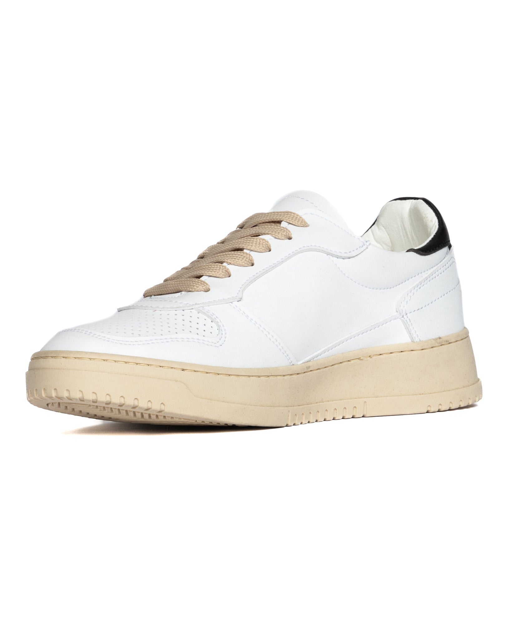 S07 - white leather sneakers with black details