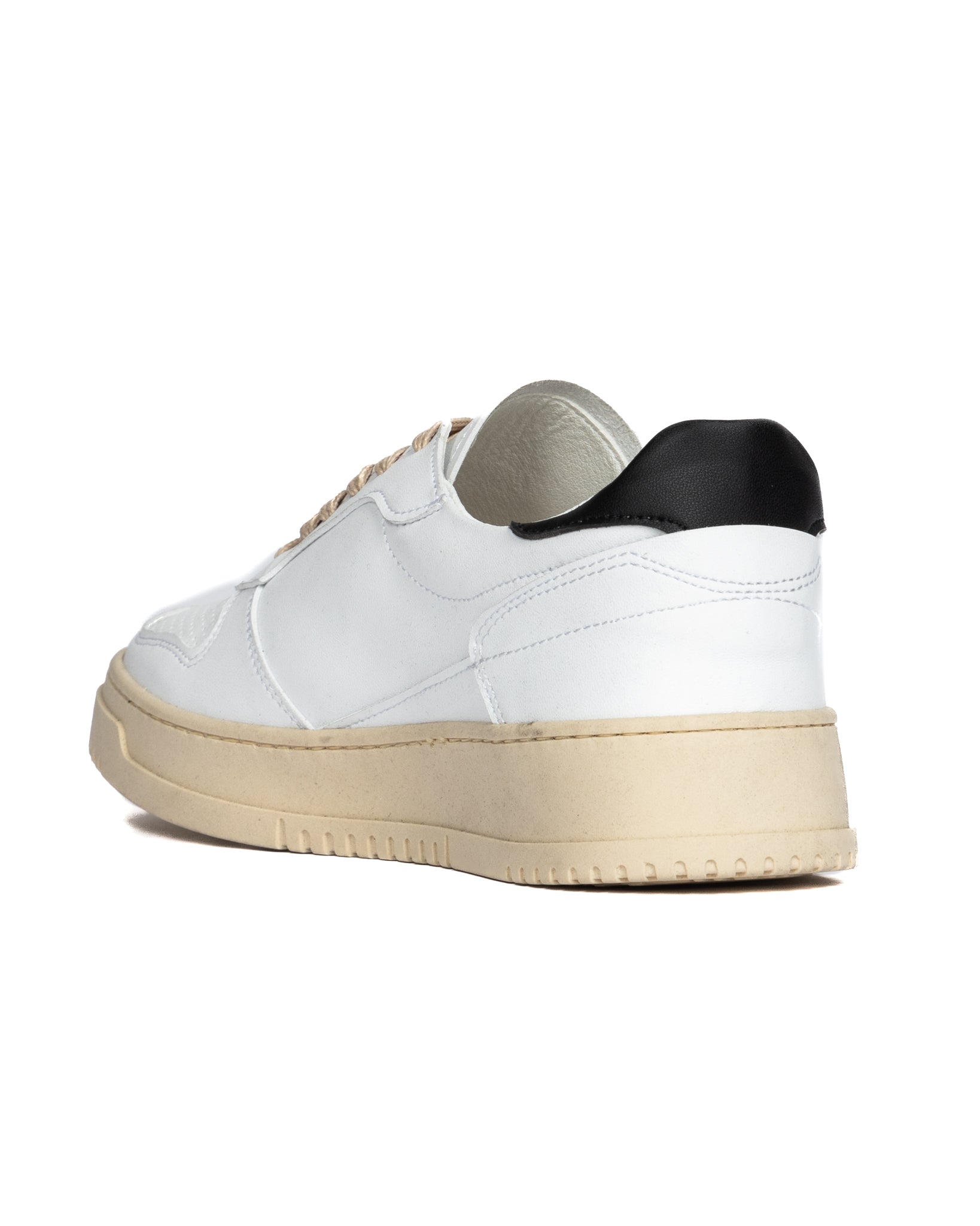 S07 - sneakers in pelle bianca dettagli neri