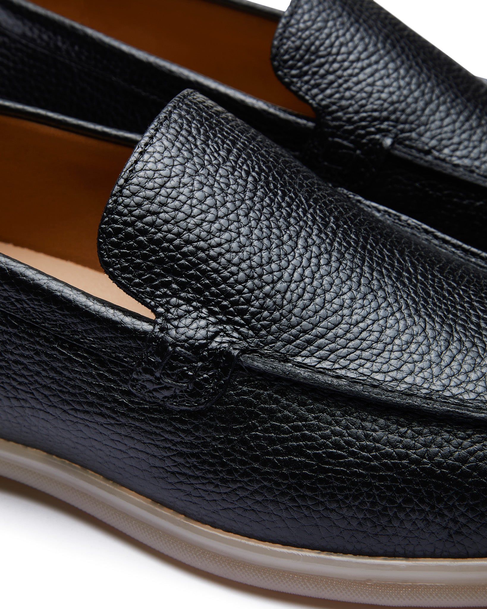 Pier black leather loafer