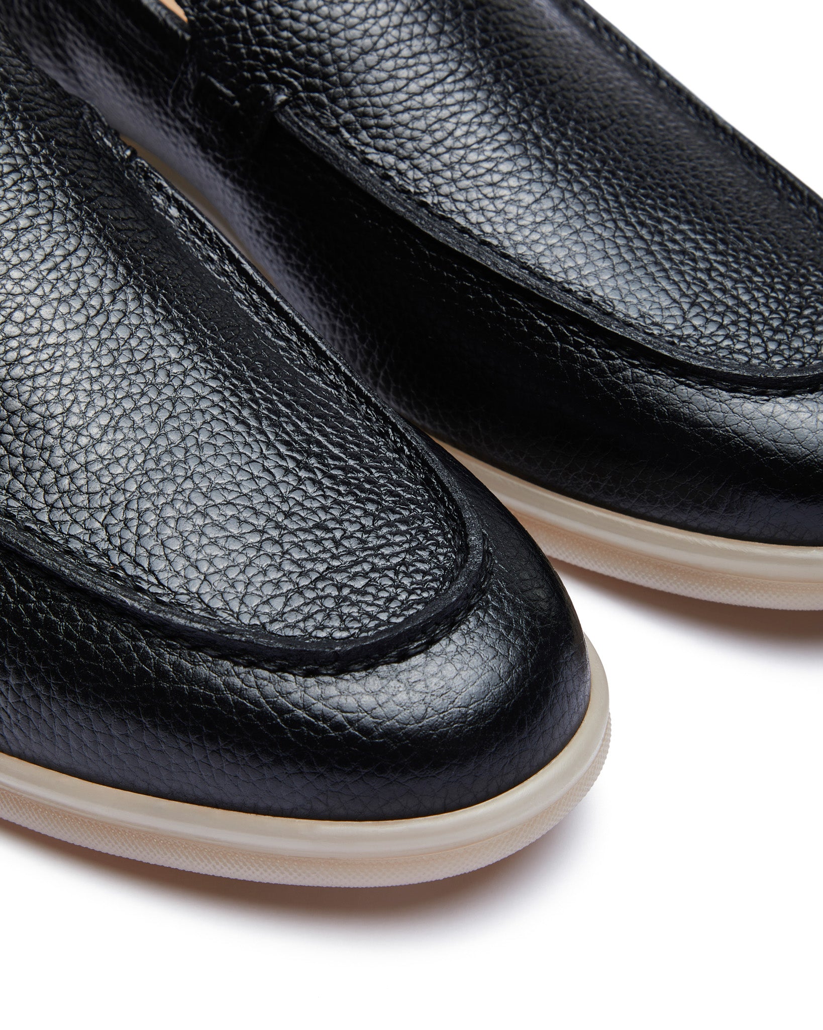 Pier black leather loafer